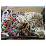 COLLECTION OF VINTAGE ESTATE NECKLACES