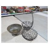 COLLECTION OF METAL BASKETS & FOOTED METAL PLANTER