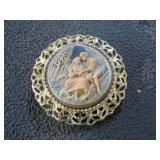 VINTAGE CAMEO STYLE COUPLE BROOCH PIN