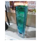 ART GLASS VASE