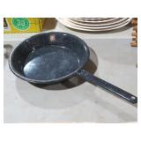 VINTAGE GRANITEWARE PAN