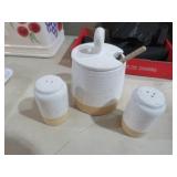 NICE CERAMIC HONEY POT WITH S& P SHAKERS