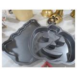 HOLIDAY BAKE PANS- TREE & WILTON JACK-O-LANTERN