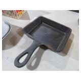 VINTAGE SMALL SQUARE CAST IRON EGG SKILLET