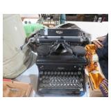 VTG ROYAL TYPE WRITER