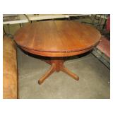 RD OAK PEDESTAL TABLE
