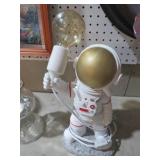 ASTRONAUT LAMP