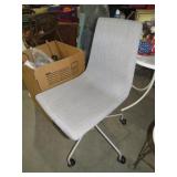 ROLLING CLOTH OFICE CHAIR