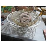 METAL BASKETS & SPHERE DECOR