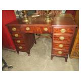 MAHOGANY 9 DWR KNEE HOLE DESK