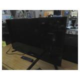 SAMSUNG 32" FLAT SCREEN TV W/ REMOTE