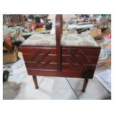 VTG PADDED SEWING BOX