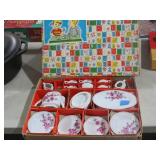 VINTAGE LITTLE DUTCHESS CHINA TEA SET WITH BOX