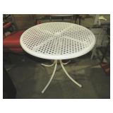 ROUND PATIO TABLE
