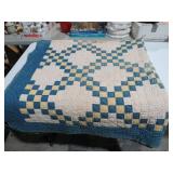 VINTAGE FULL SIZE QUILT WITH SQUARE PATTERN