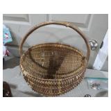 VINTAGE LARGE BUTT BASKET