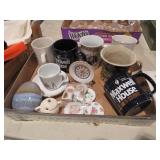MIXED CERAMIC MUGS AND MINIATURE DISHES SET