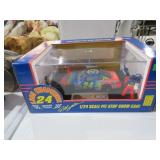 RACING CHAMPIONS 1/24 JEFF GORDON PIT STOP SET