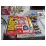 HOT WHEELS WORLDS SMALLEST SUPER SET AND CARS