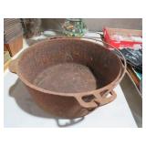 CAST IRON BEAN POT