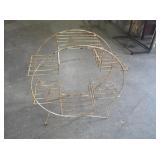 VINTAGE CIRCULAR METAL WIRE PLANT STAND