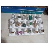 (21) LADIES ESTATE RINGS WITH RING STAND