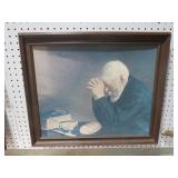 VTG FRAMED MAN PRAYING PICTURE