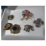COLLECTION OF VINTAGE ESTATE BROOCHES & PINS