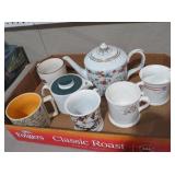 CERAMIC TEAPOT AND MULTI-DESIGN MUG SET