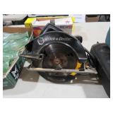 BLACK & DECKER 7 1/4 INCH CIRCULAR SAW