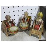 VINTAGE TIN LITHOGRAPH DRUMMER TOY SET