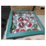 18-PIECE HOLIDAY ORNAMENT SET