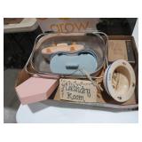 KITCHEN AND DECOR MIXED LOT