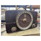 Vintage 1950s Zenith H725 AM/FM tube radio with a