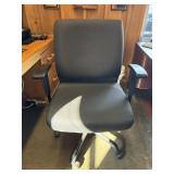 OIF Big & Tall Mid-Back Swivel/Tilt Chair in gun