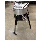 Bayou Classic 3-Quarts aluminum fish fryer kit.