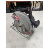 Skilsaw 54HD circular saw equipped with a 7-1/4