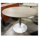 ULine Deluxe Cafï¿½ Table - 42" Diameter, Gray (1