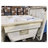 17 Linen Kits in Large White Forkliftable
