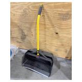 Rubbermaid Maximizer Commercial Dust Pan