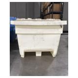 LOT OF 2 PLASTIC CRATES. RANDOM PICK AT PICKUP.