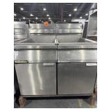 CECILWARE COMMERCIAL DOUBLE DEEP FRYER. HAS NO