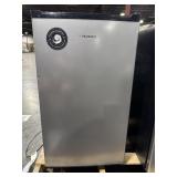 Hisense single-door mini refrigerator. Untested.