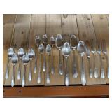 Vintage WM Rogers Flatware Set. Cutlery, Spoons &