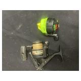 2 Daiwa AG1300 Long Cast spinning Reel