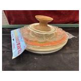 A bundle of kitchen dishes