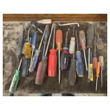 Bundle of assorted screw drivers