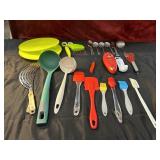 23 pc. Bundle of kitchen untensils.