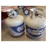 2 Propane Tanks. 1 Full 1 Empty.