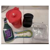 Proctor silex electric can opener and a